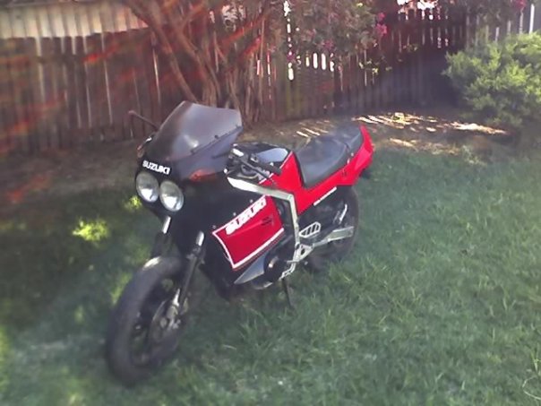 201518153534_GSXR 400.jpg